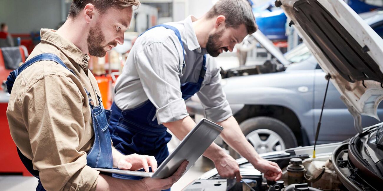 mechanics working in car service 2BUJ82QF